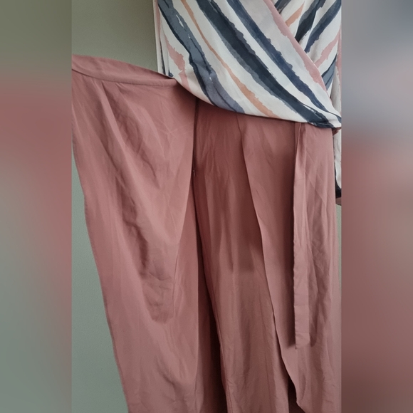 Formal croisse skirt pants with matching formal blouse - Picture 5 of 7